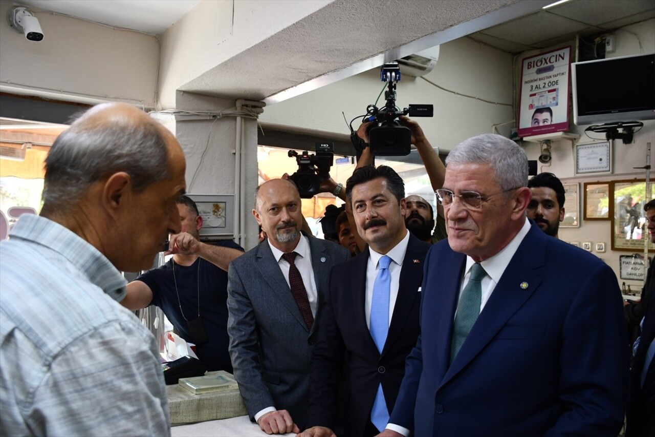 İYİ Parti Genel Başkanı Müsavat Dervişoğlu, Bursa'nın Karacabey ilçesindeki Atatürk Meydanı'nda...