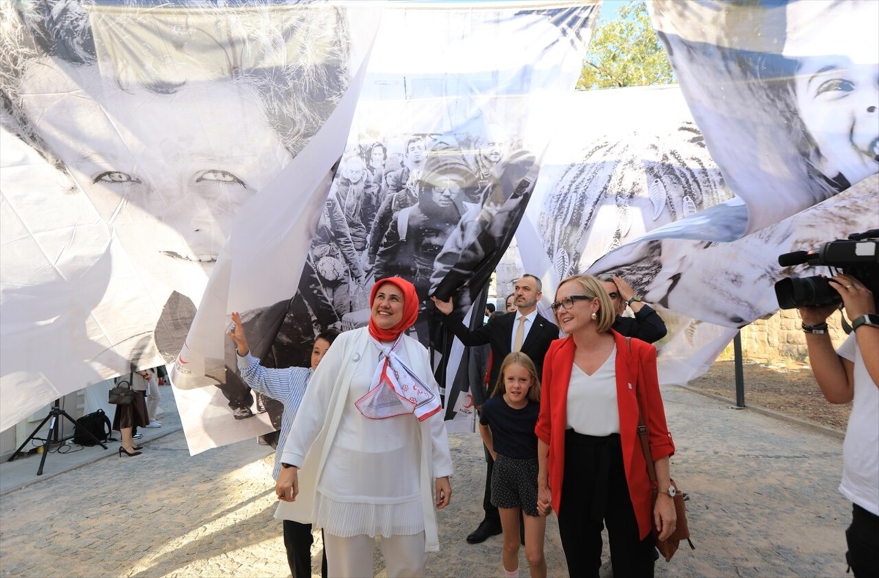 Türk Kızılay tarafından savaş ve afet bölgelerinde hizmet veren gönüllülerin korunmasına dikkati...