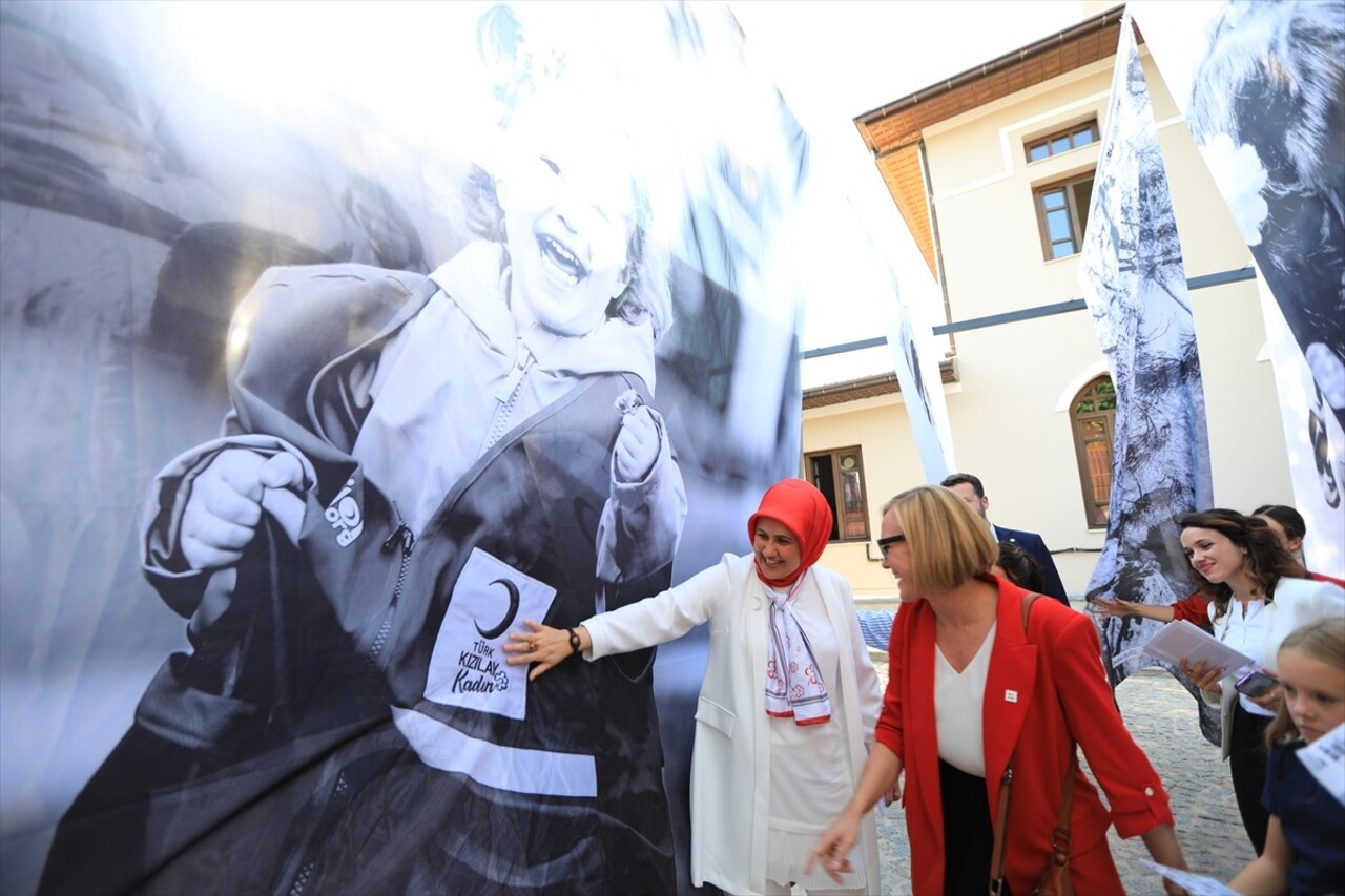 Türk Kızılay tarafından savaş ve afet bölgelerinde hizmet veren gönüllülerin korunmasına dikkati...