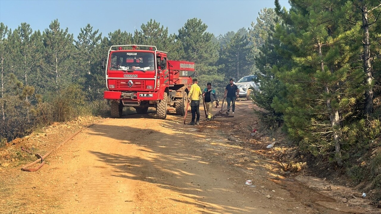 Çankırı'nın Ilgaz ilçesinde çıkan orman yangınını söndürme çalışmaları devam etti. Yangında 44...