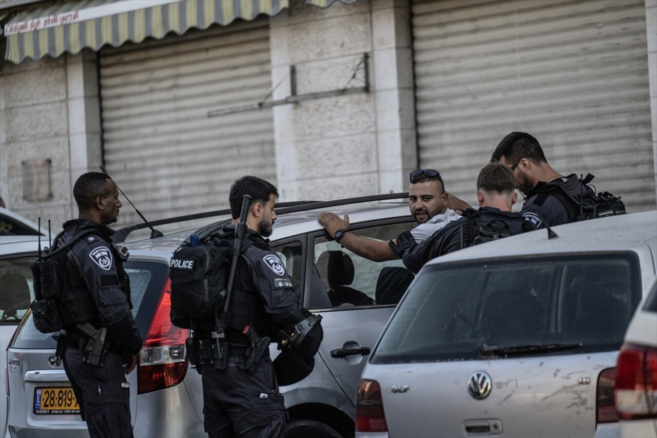 İsrail ordusu, işgal altındaki Doğu Kudüs'ün Vadi el-Cuz Mahallesi'nde Filistinlilere ait bir ev...