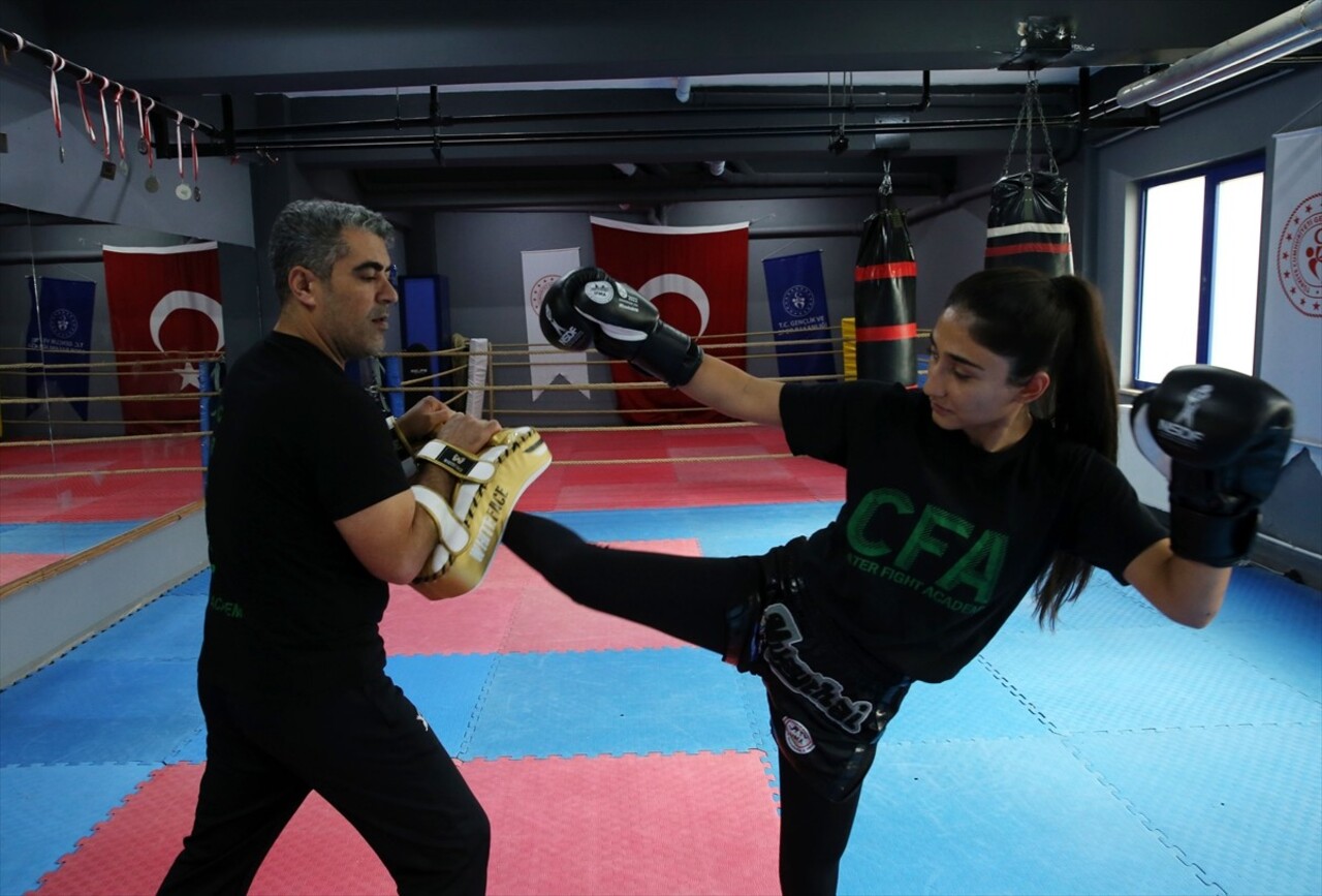 Bitlis'te tanıştıkları muay thai ve kick boks branşlarında milli takım formasıyla önemli başarılar...