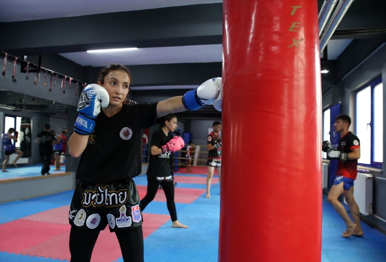 Bitlis'te tanıştıkları muay thai ve kick boks branşlarında milli takım formasıyla önemli başarılar...