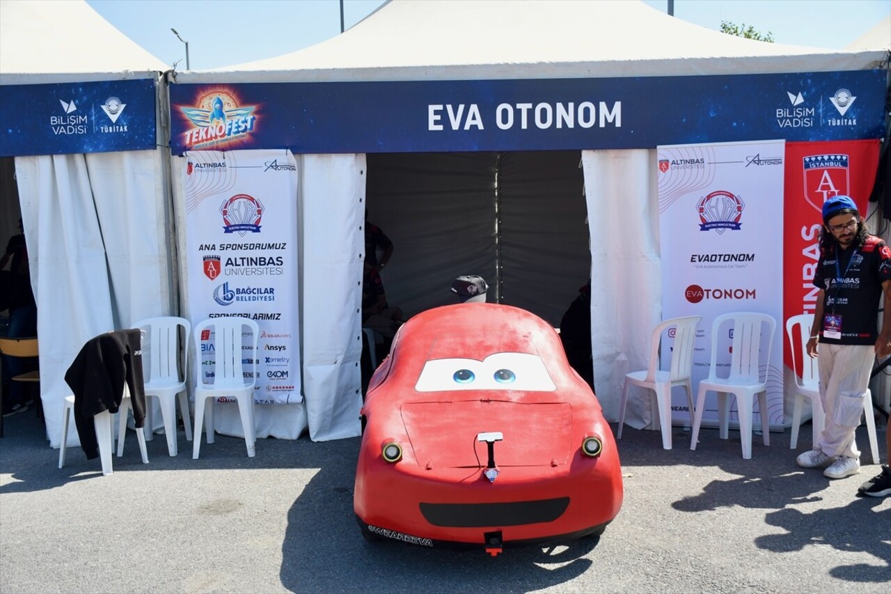 Havacılık, Uzay ve Teknoloji Festivali TEKNOFEST kapsamında düzenlenen Robotaksi Binek Otonom Araç...