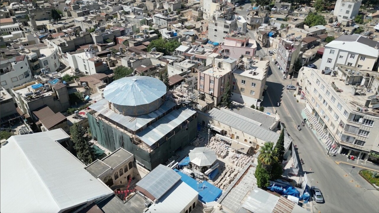 Kahramanmaraş merkezli 6 Şubat 2023'teki depremlerden etkilenen Kilis'teki tarihi camilerde...