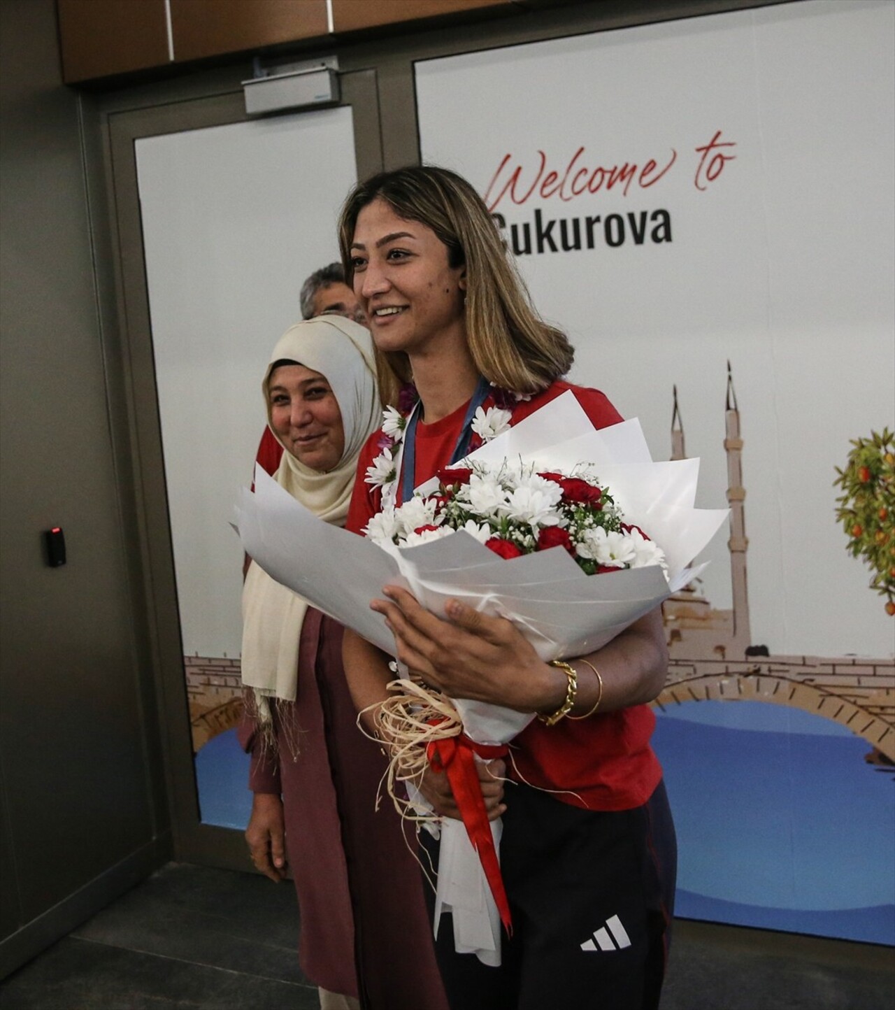 Paris 2024 Olimpiyat Oyunları'nda tekvandoda kadınlar +67 kiloda bronz madalya kazanan milli...