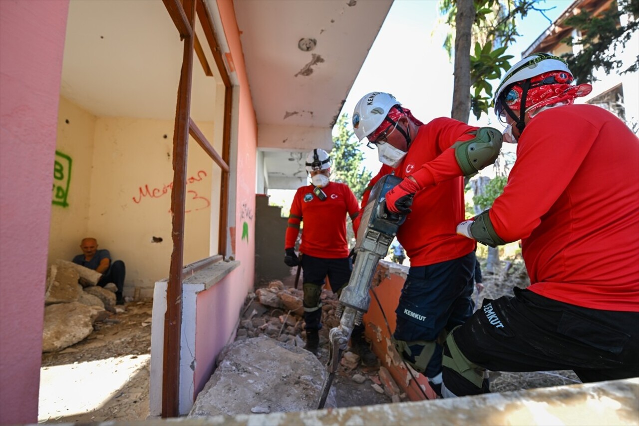 Antalya'da Vali Hulusi Şahin başkanlığında "Saha Uzantılı TAMP Deprem Tatbikatı" gerçekleştirildi....