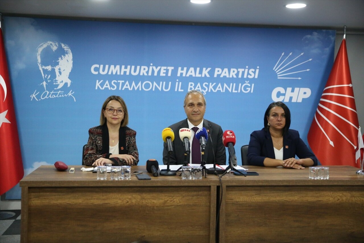 Eğitim Buluşmaları kapsamında Kastamonu'ya gelen CHP Genel Başkan Yardımcısı Suat Özçağdaş, CHP İl...