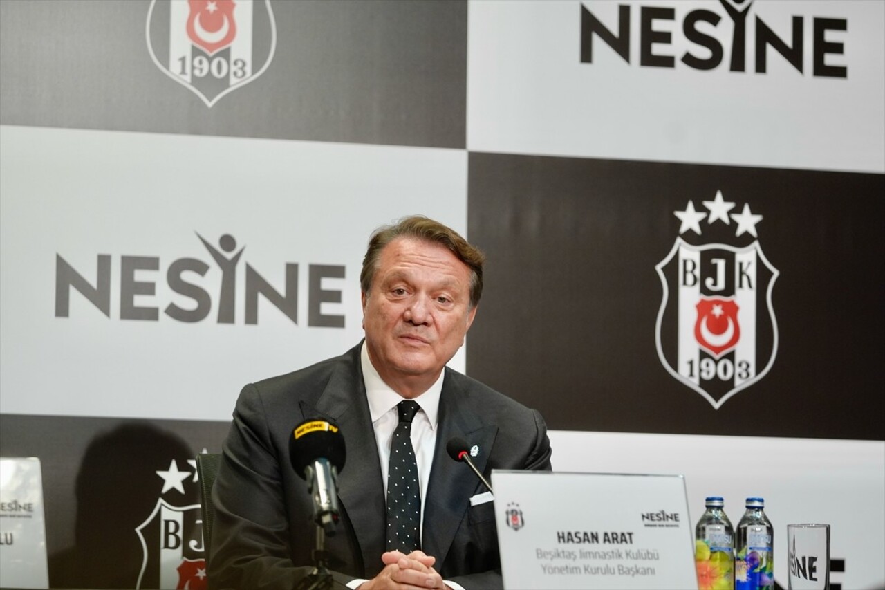 Beşiktaş Kulübü ile Nesine arasındaki sponsorluk anlaşmasının yenilenmesine ilişkin imza töreni...