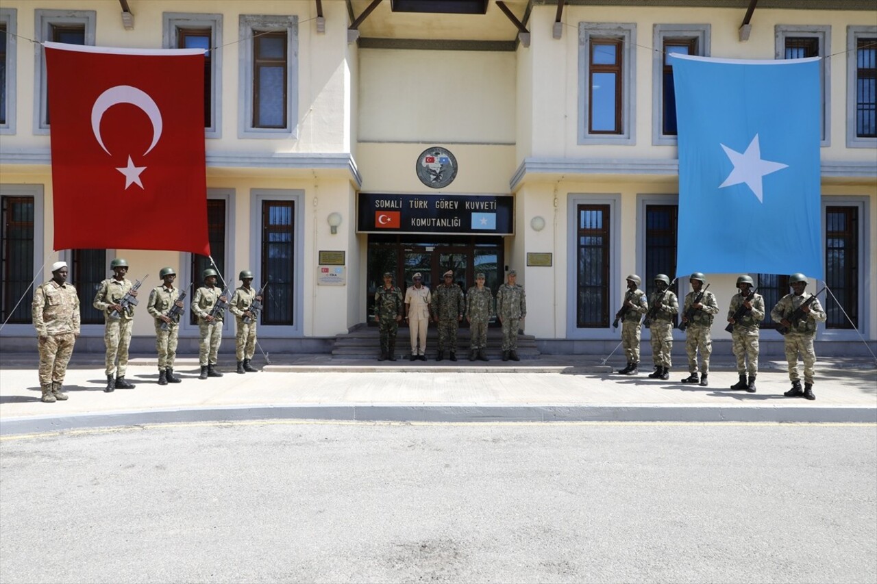 Milli Savunma Bakanlığı (MSB), Somali'deki Anadolu Kışlası'nda 38 astsubay adayının mezuniyeti ile...