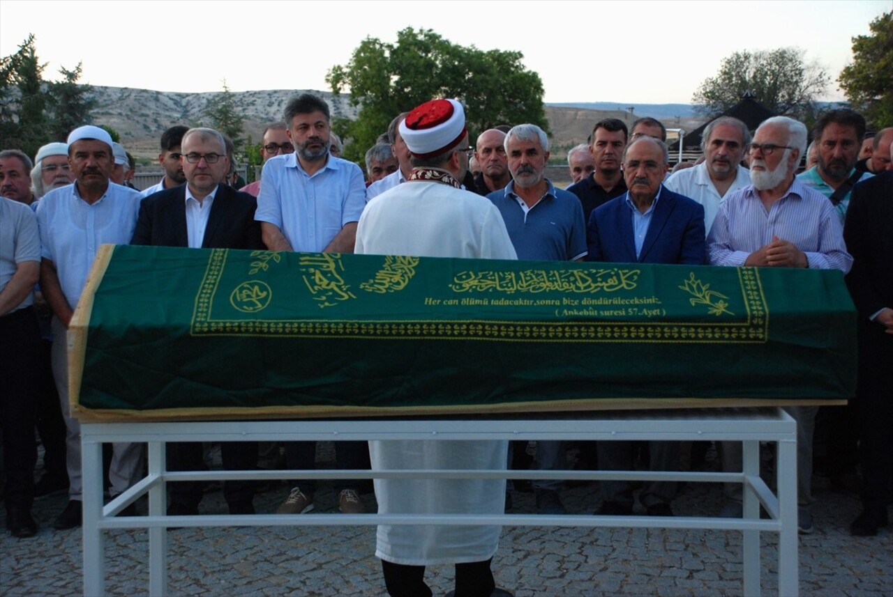 İstanbul'da tedavi gördüğü hastanede 79 yaşında hayatını kaybeden yazar ve akademisyen Prof. Dr....