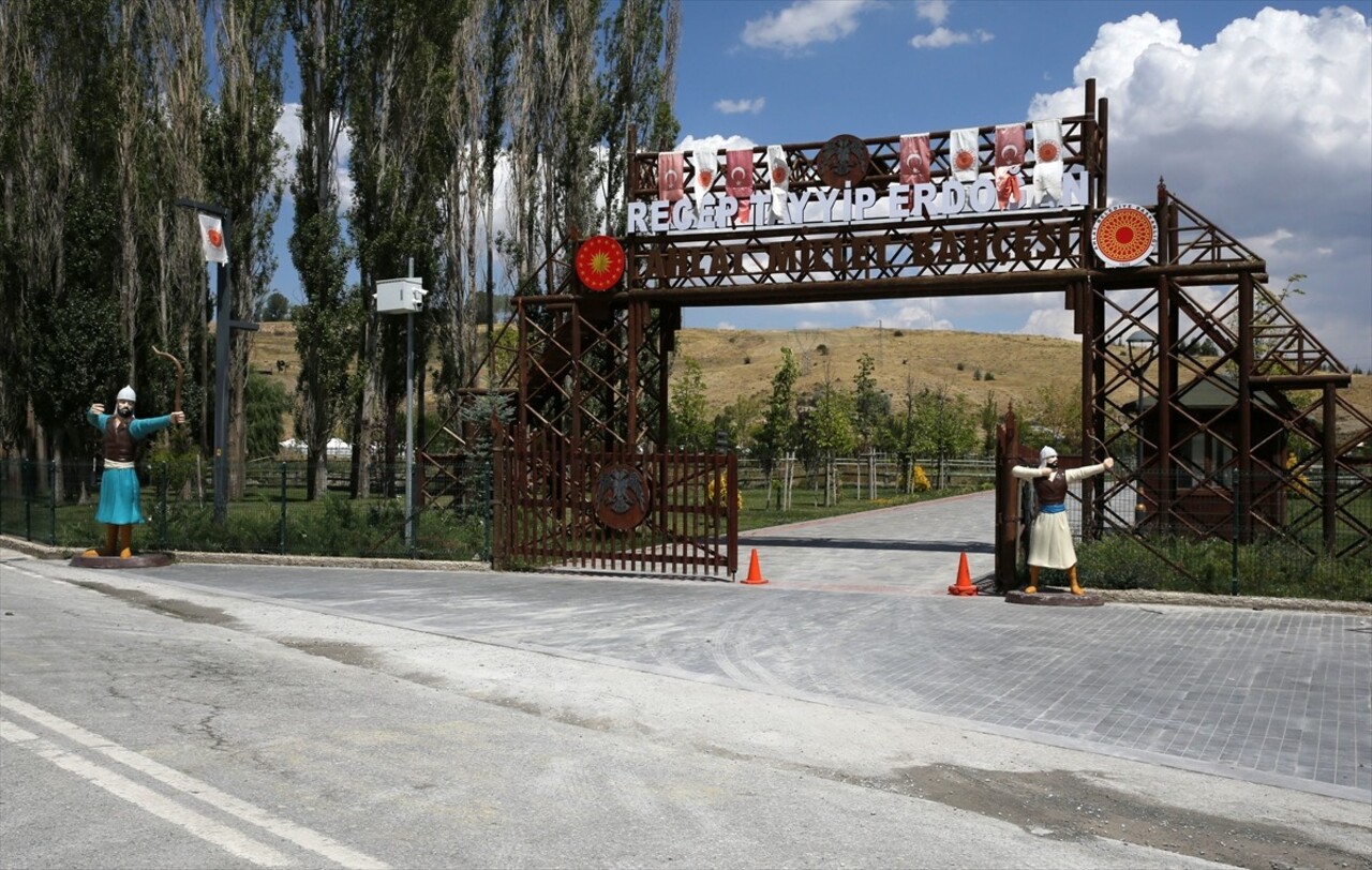 Muş'un Malazgirt ve Bitlis'in Ahlat ilçelerinde, Türklere Anadolu'nun kapısını açan Malazgirt...