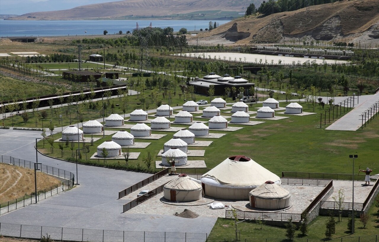 Muş'un Malazgirt ve Bitlis'in Ahlat ilçelerinde, Türklere Anadolu'nun kapısını açan Malazgirt...