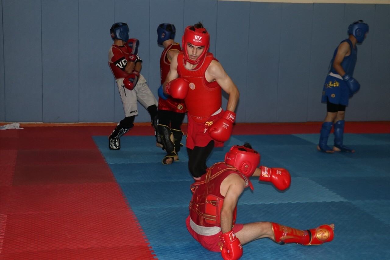 Milli wushucu Furkan Cebeci, Gençler Dünya Wushu Şampiyonası'ndan altın madalya ile dönmek...