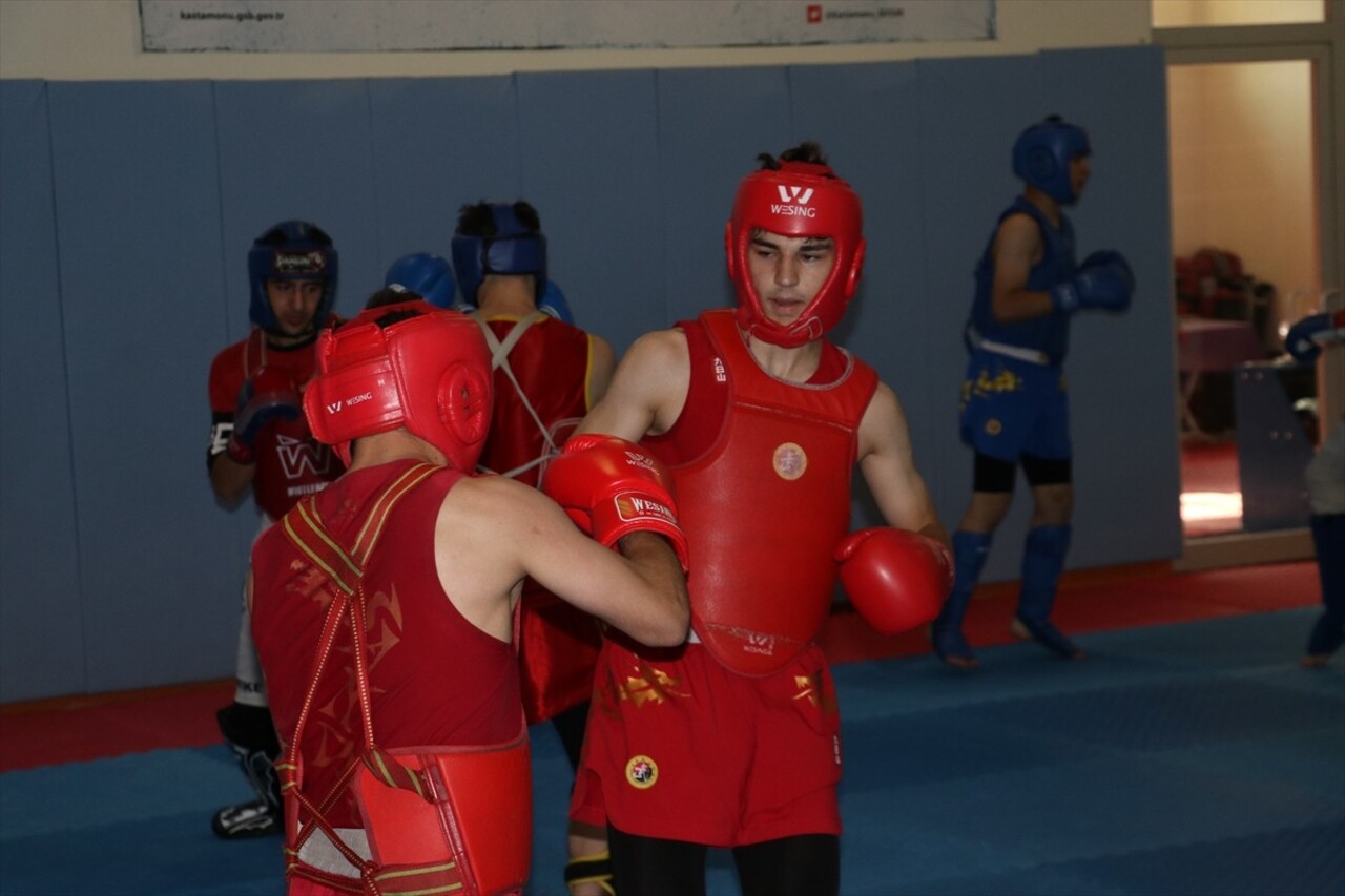 Milli wushucu Furkan Cebeci, Gençler Dünya Wushu Şampiyonası'ndan altın madalya ile dönmek...