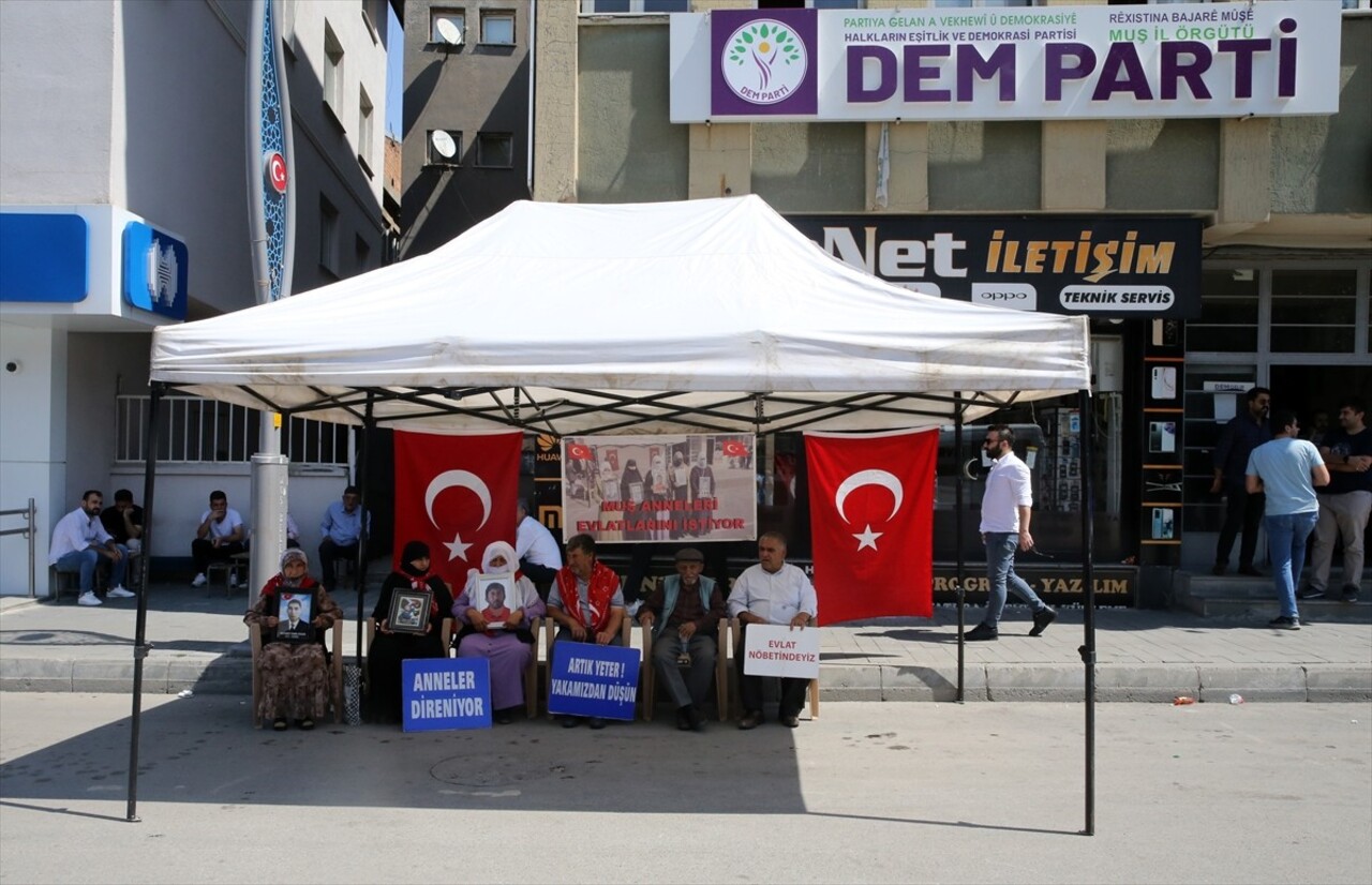 Muş'ta çocuklarının terör örgütü PKK tarafından dağa götürülmesinden DEM Parti'yi sorumlu tutan...