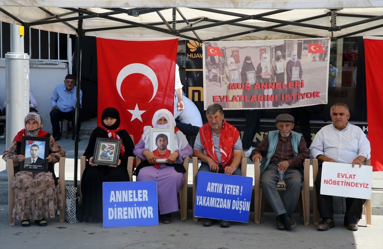 Muş'ta çocuklarının terör örgütü PKK tarafından dağa götürülmesinden DEM Parti'yi sorumlu tutan...