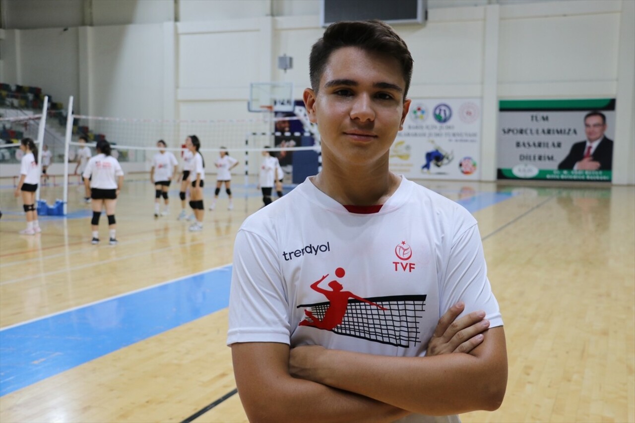 Türkiye Voleybol Federasyonu (TVF) tarafından çocukların voleybol ile tanıştırılması ve lisanslı...