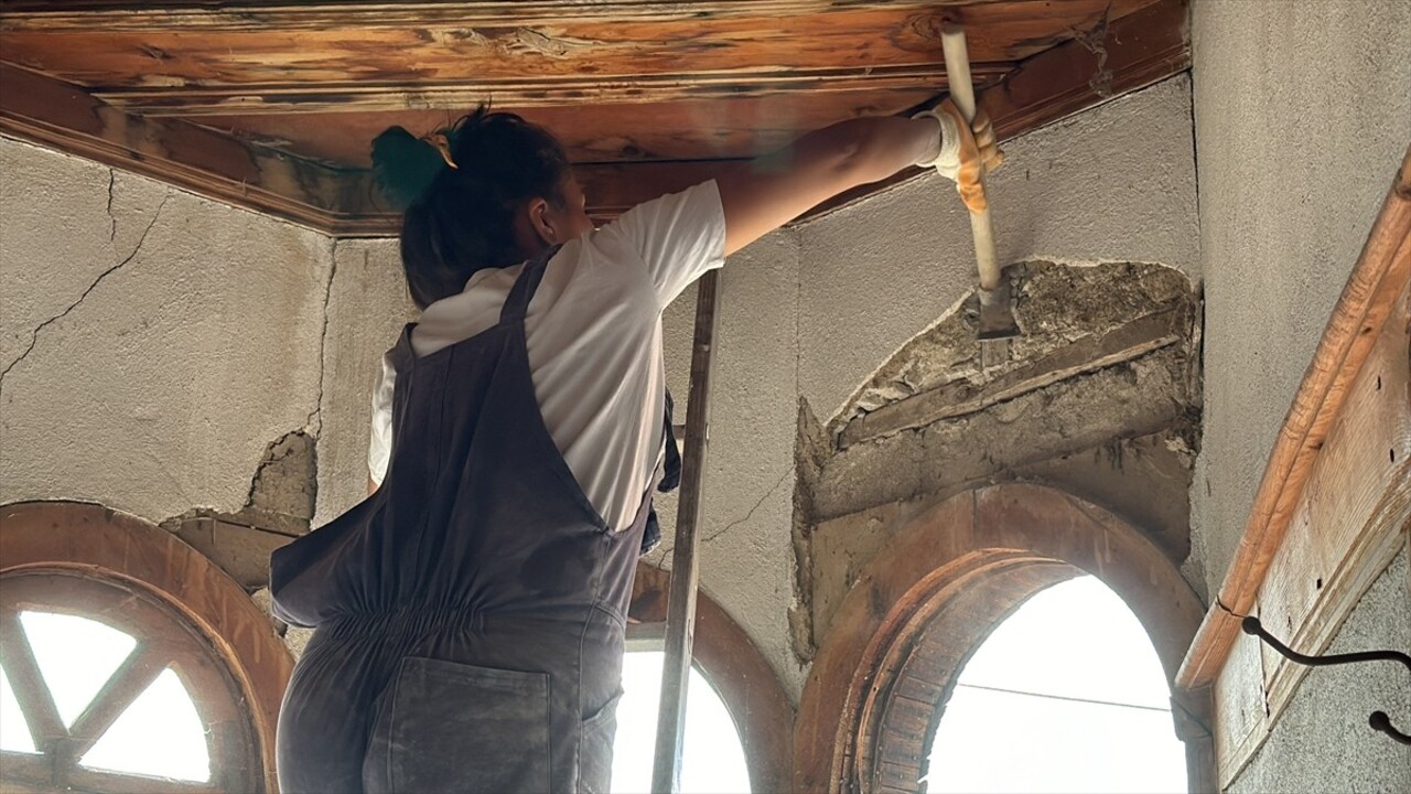 Karabük'ün Safranbolu ilçesinde yaşayan Ceylan Çalıkbaşı, 2 yıldır ilçedeki tarihi konakların...