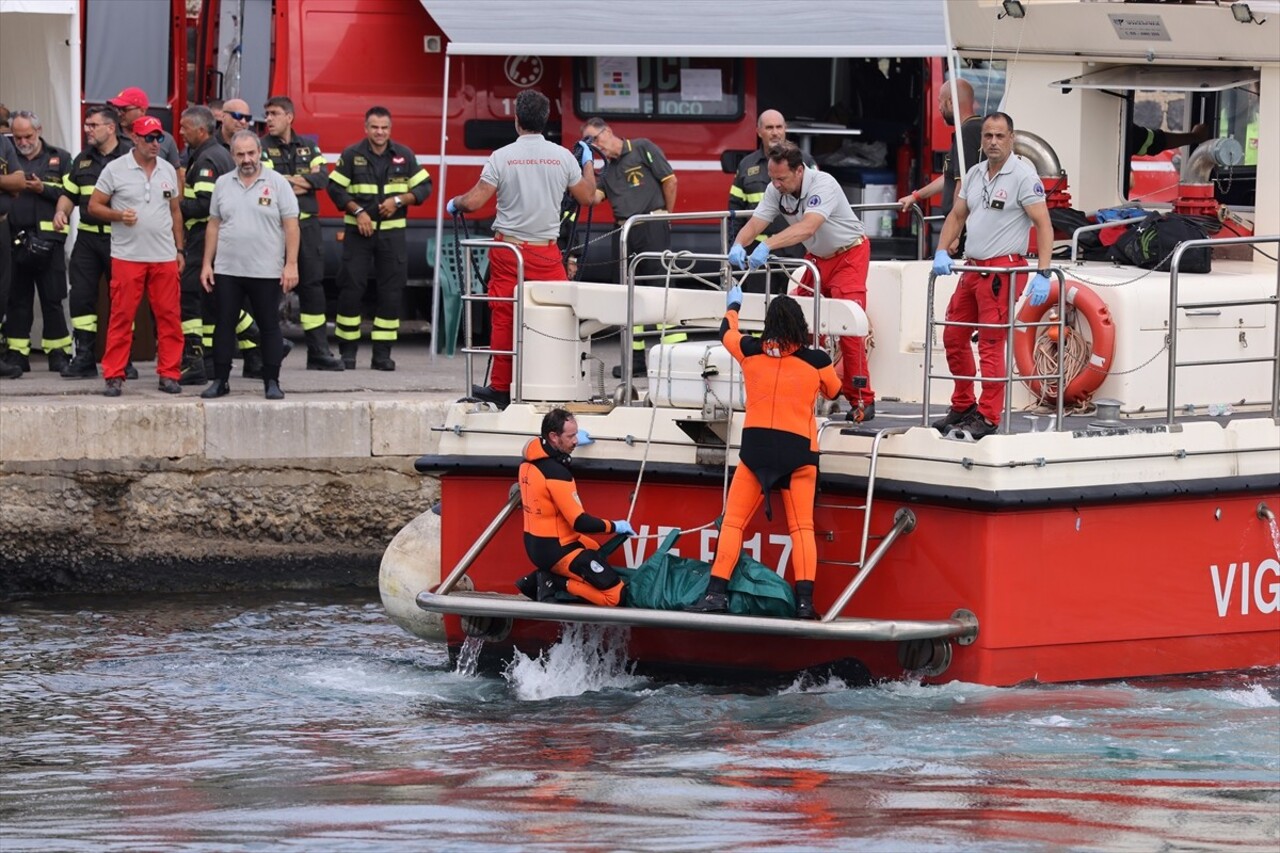 İtalya'nın Sicilya Adası'nın kuzey sahilindeki Porticello açıklarında 19 Ağustos'ta yatın...