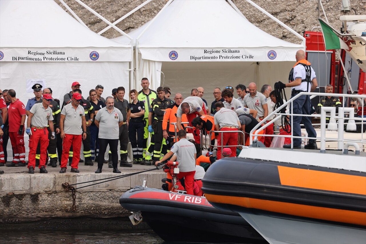 İtalya'nın Sicilya Adası'nın kuzey sahilindeki Porticello açıklarında 19 Ağustos'ta yatın...