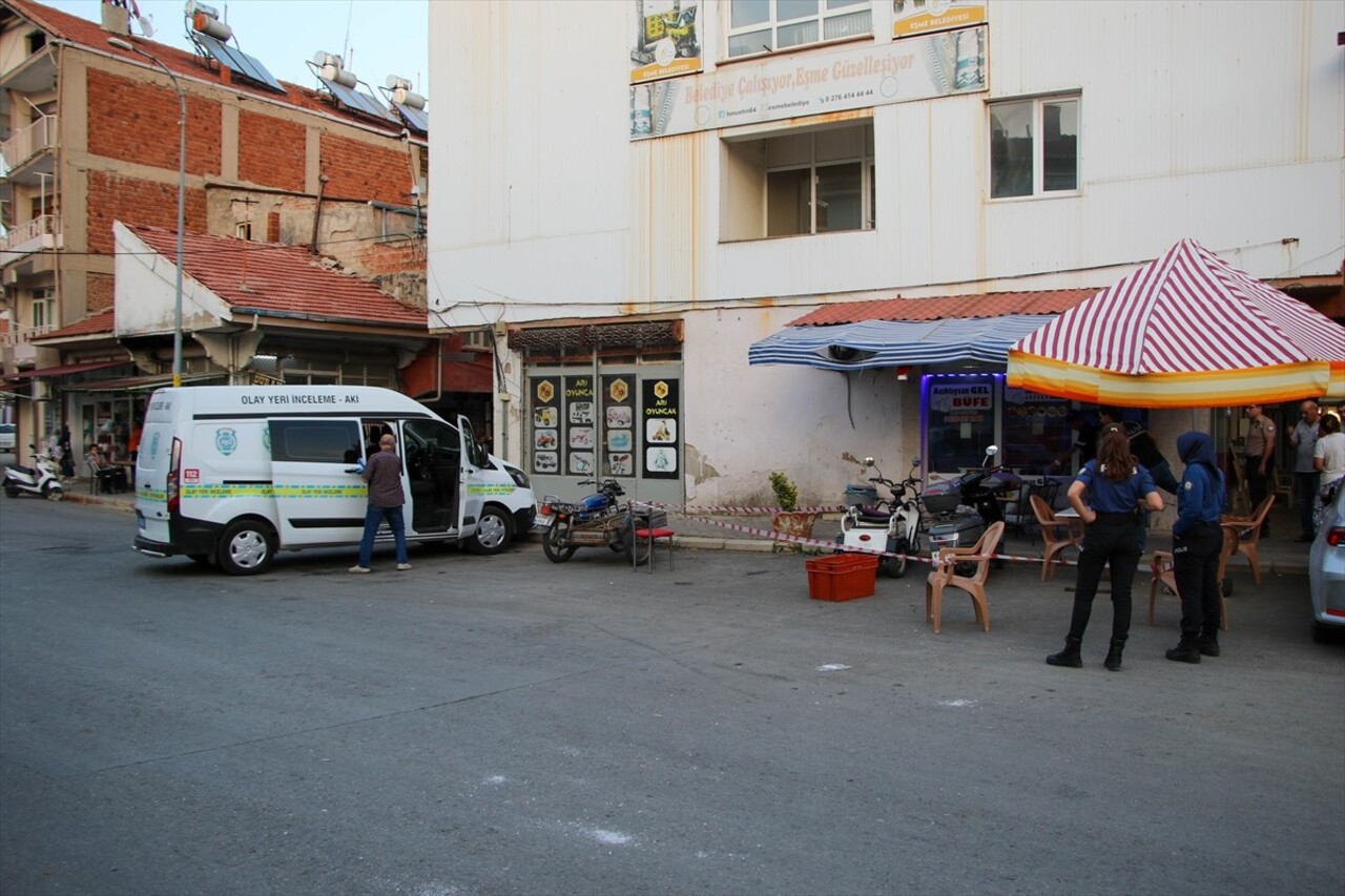 Uşak'ın Eşme ilçesinde iki aile arasında çıkan bıçaklı kavgada 5 kişi yaralandı. İhbar üzerine...