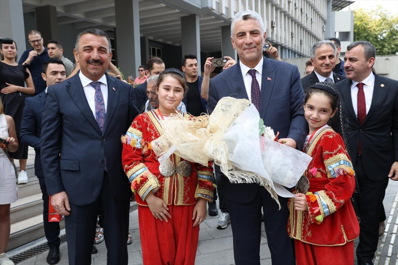 Ticaret Bakanı Ömer Bolat (solda), programları kapsamında Zonguldak Ticaret ve Sanayi Odası...