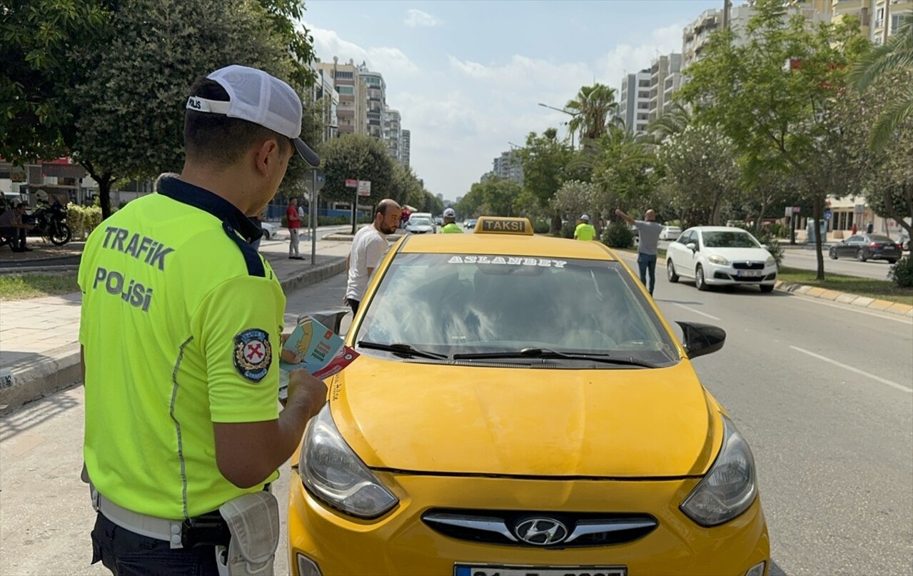 Adana'nın merkez Çukurova ilçesinde dronla gerçekleştirilen trafik denetiminde kural ihlali...