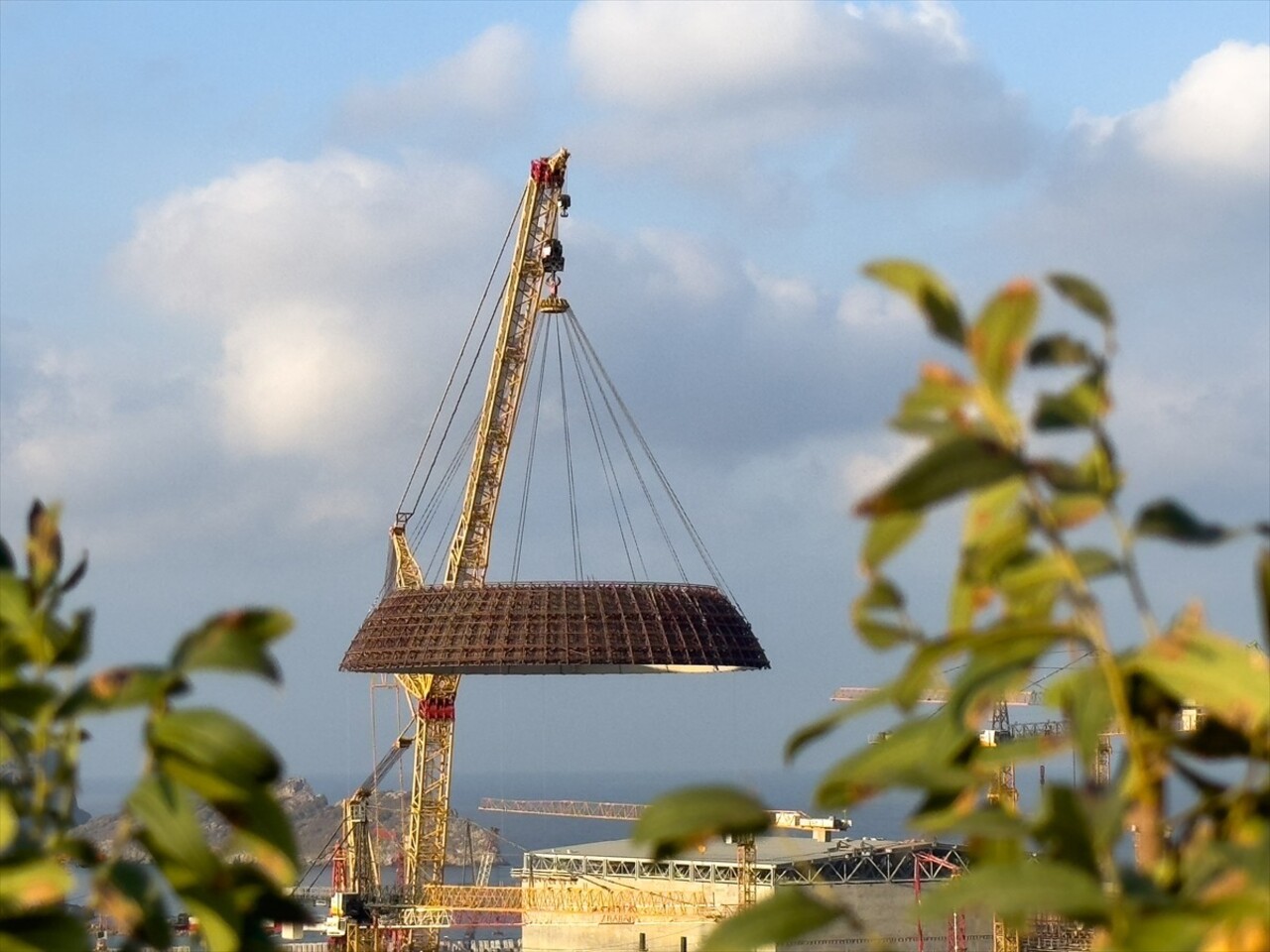 Mersin'in Gülnar ilçesinde yapımı süren Akkuyu Nükleer Güç Santrali'nde (NGS), birinci ünitenin...