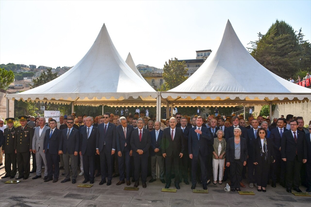 Türkiye Cumhuriyeti'nin 3. Cumhurbaşkanı Celal Bayar'ın vefatının 38. yılı dolayısıyla Bursa'nın...