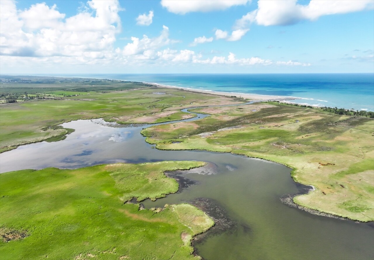 Samsun'un Terme ilçesinde bulunan ve Amazon Tabiat Parkı'nı da barındıran Gölardı Simenlik Gölü...