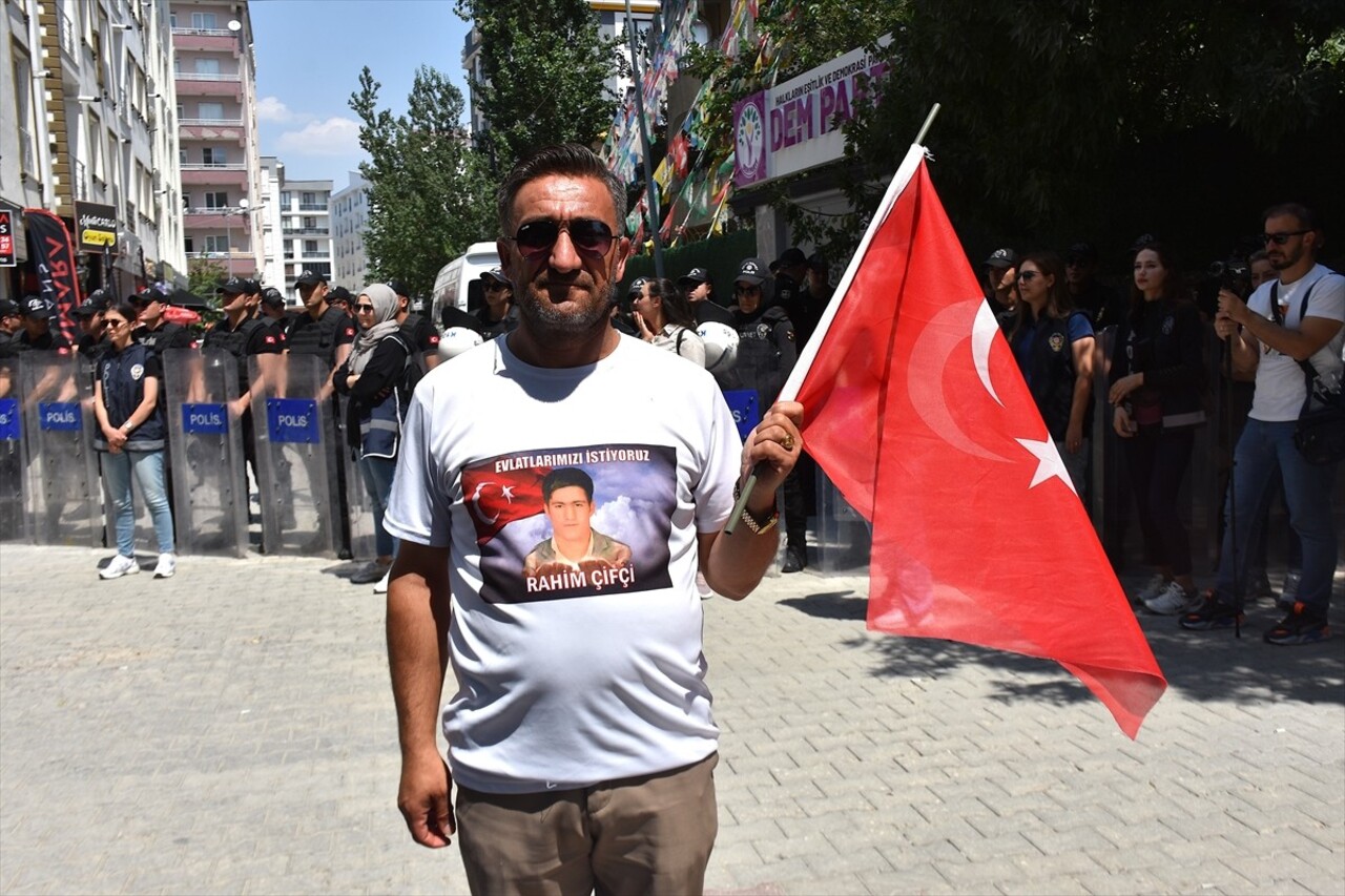 Van'da çocukları dağa kaçırılan aileler, Halkların Eşitlik ve Demokrasi Partisi (DEM Parti) İl...