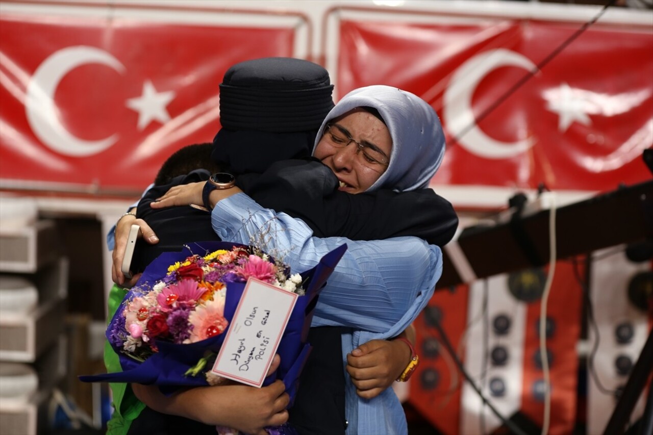 Aksaray Şehit Önder Güzel Polis Meslek Eğitim Merkezi'nde (POMEM) eğitimlerini tamamlayan 280...