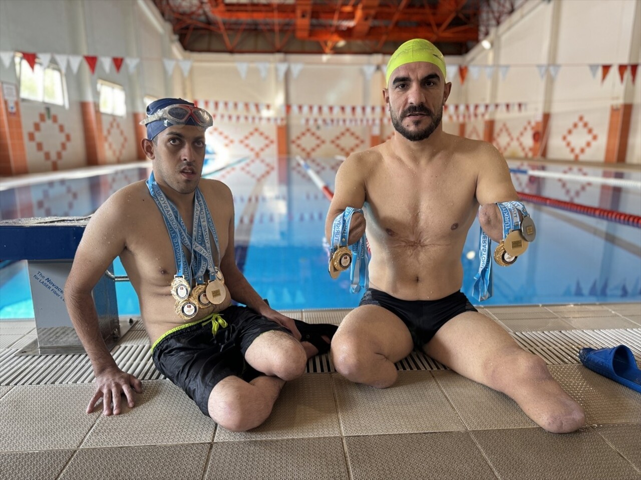 Siirt'te bedensel engelli biri milli 2 sporcu, birbirlerinden güç ve destek alarak hazırlandıkları...