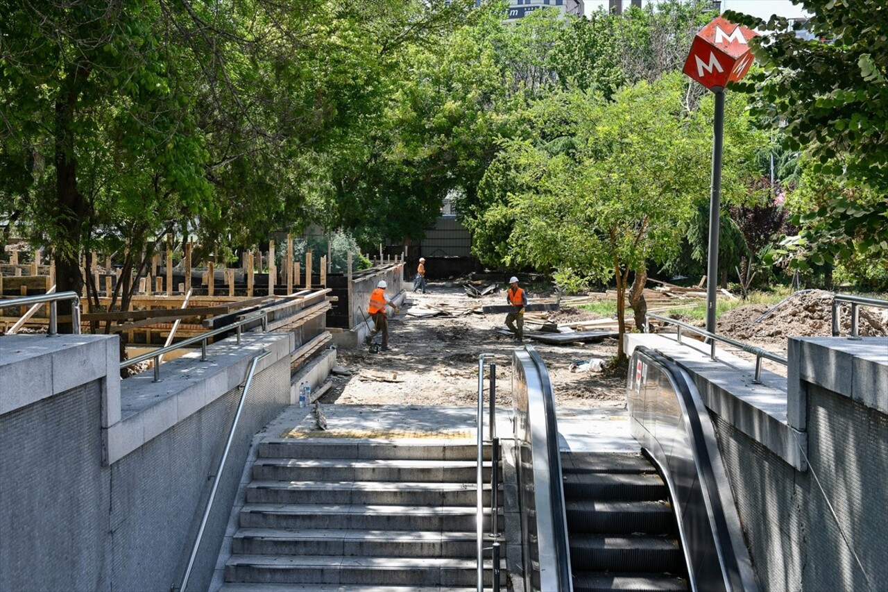 Cumhuriyet tarihinin Ankara'daki ilk parkı olan Güvenpark'ta Ankara Büyükşehir Belediyesinin...