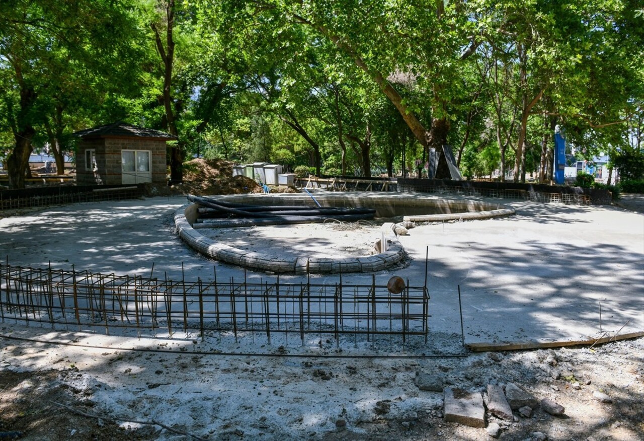 Cumhuriyet tarihinin Ankara'daki ilk parkı olan Güvenpark'ta Ankara Büyükşehir Belediyesinin...