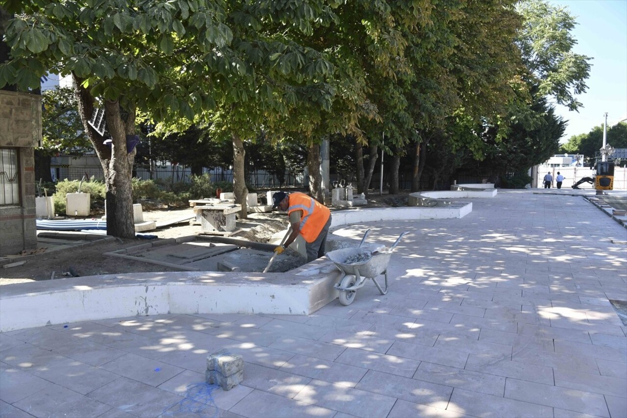 Cumhuriyet tarihinin Ankara'daki ilk parkı olan Güvenpark'ta Ankara Büyükşehir Belediyesinin...