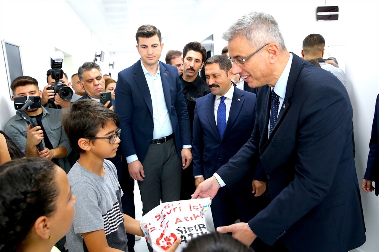 Sağlık Bakanı Kemal Memişoğlu, programı kapsamında Hatay'da çeşitli ziyaretler gerçekleştirdi....