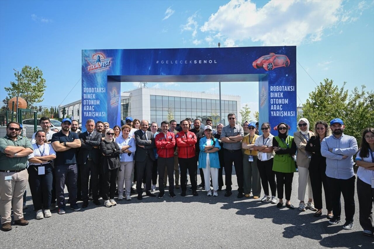 Havacılık, Uzay ve Teknoloji Festivali (TEKNOFEST) kapsamında düzenlenen Robotaksi Binek Otonom...