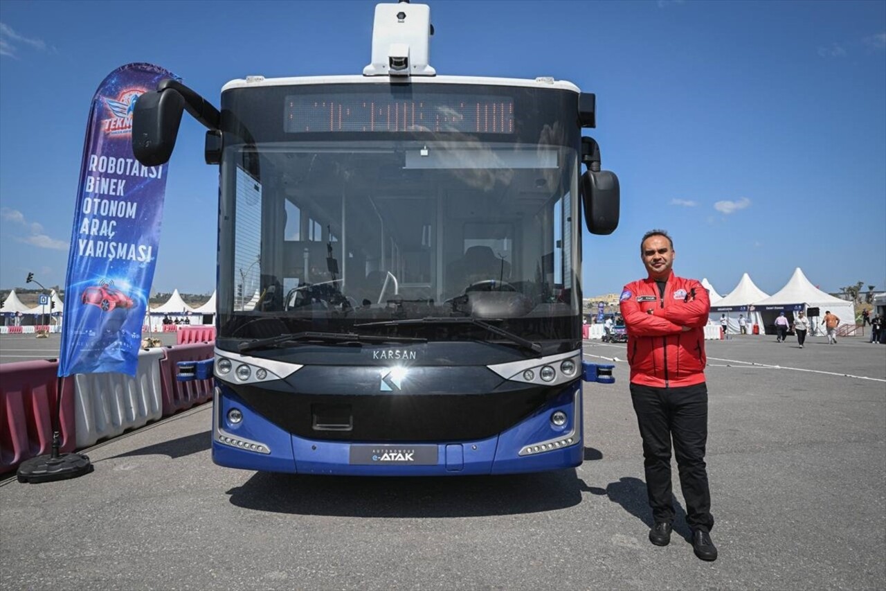 Havacılık, Uzay ve Teknoloji Festivali (TEKNOFEST) kapsamında düzenlenen Robotaksi Binek Otonom...