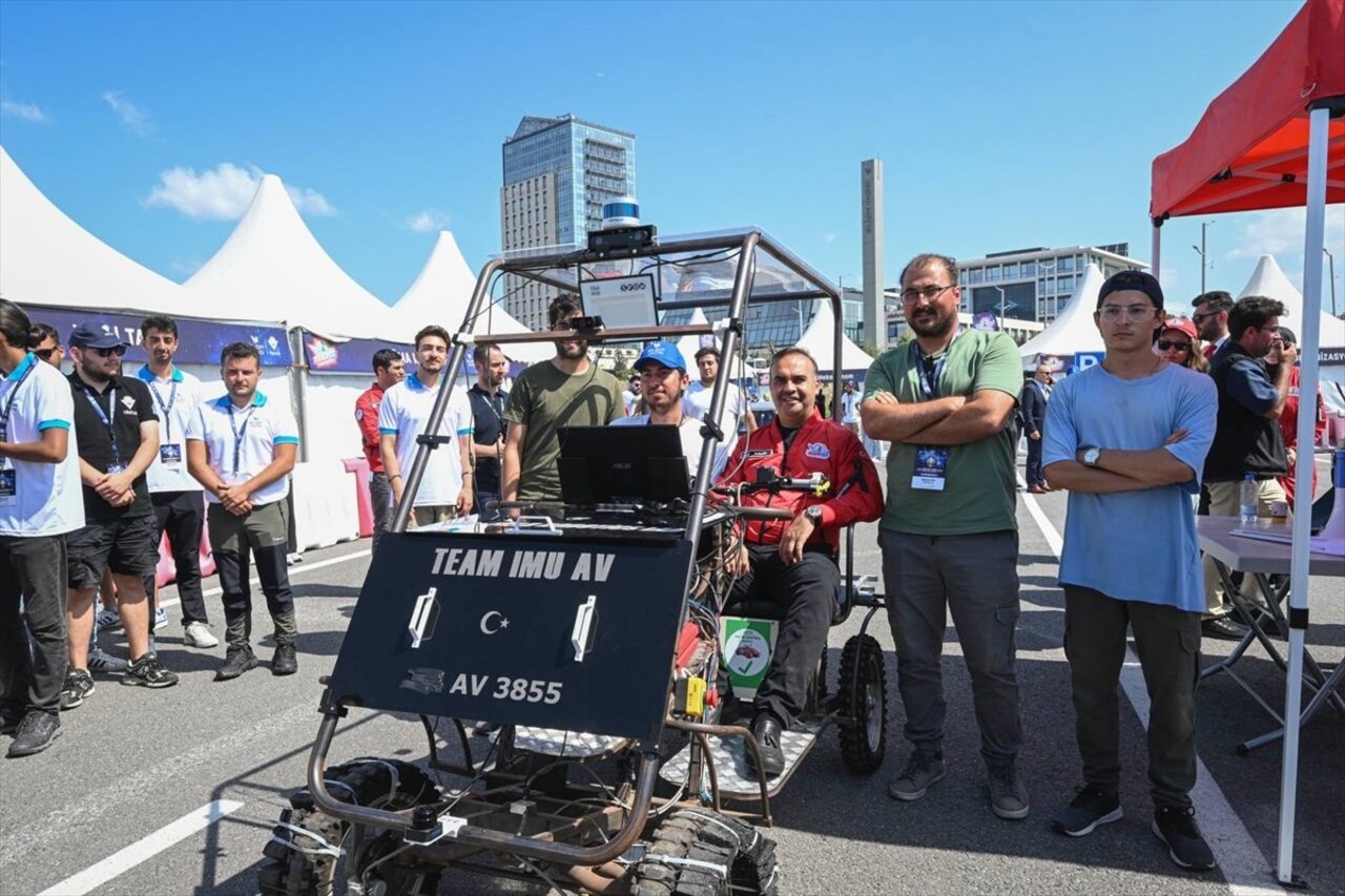 Havacılık, Uzay ve Teknoloji Festivali (TEKNOFEST) kapsamında düzenlenen Robotaksi Binek Otonom...