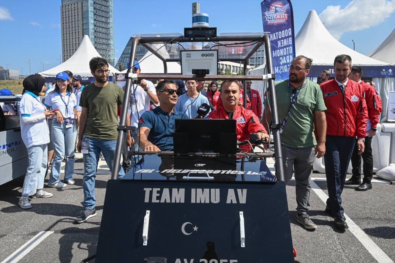 Havacılık, Uzay ve Teknoloji Festivali (TEKNOFEST) kapsamında düzenlenen Robotaksi Binek Otonom...