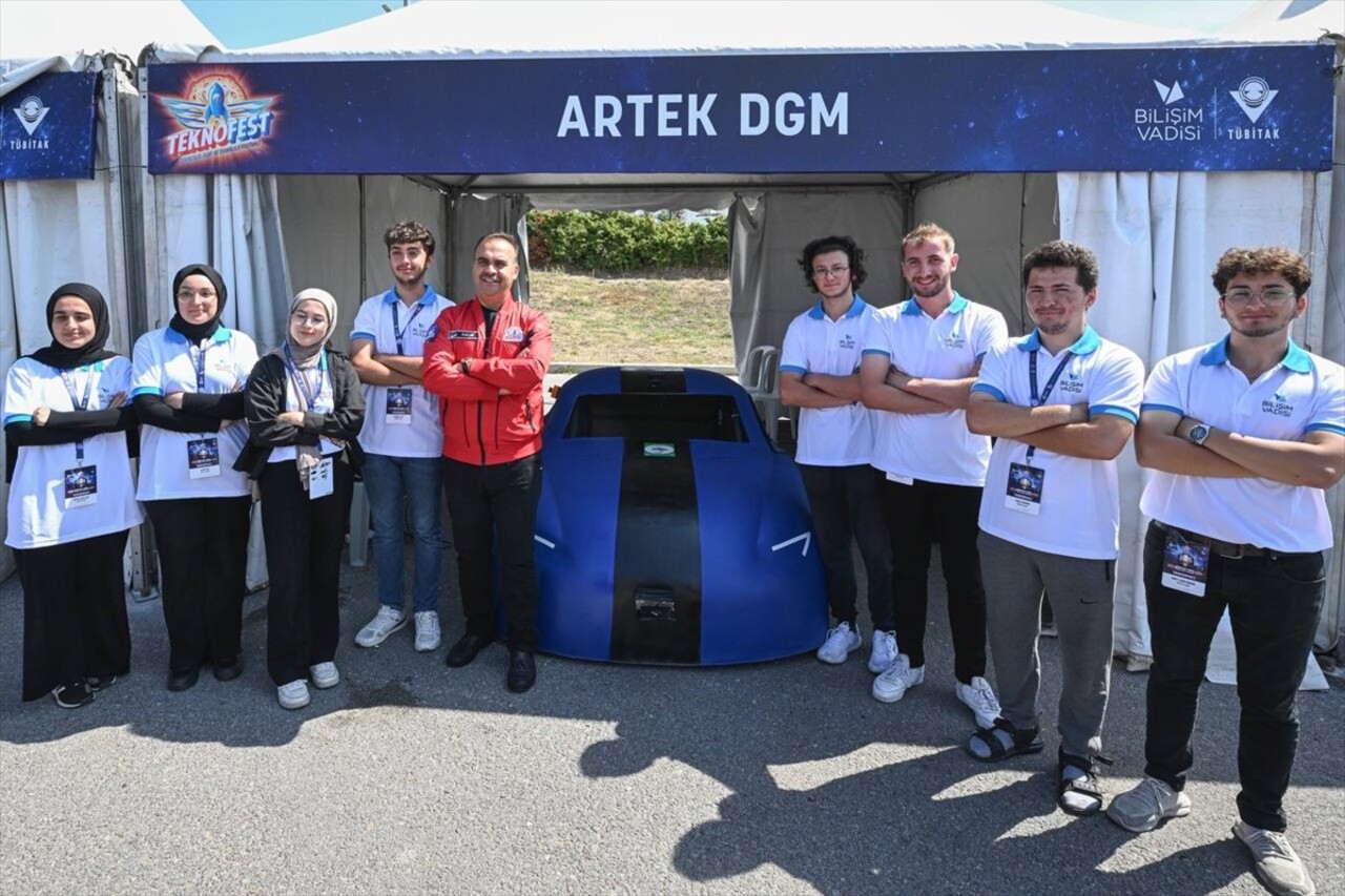 Havacılık, Uzay ve Teknoloji Festivali (TEKNOFEST) kapsamında düzenlenen Robotaksi Binek Otonom...