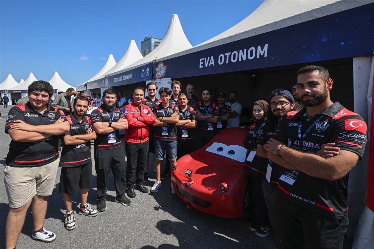 Havacılık, Uzay ve Teknoloji Festivali (TEKNOFEST) kapsamında düzenlenen Robotaksi Binek Otonom...