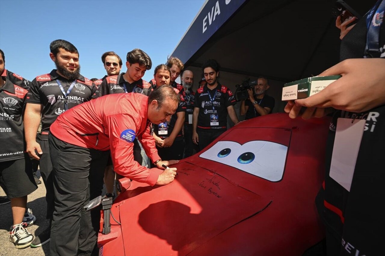 Havacılık, Uzay ve Teknoloji Festivali (TEKNOFEST) kapsamında düzenlenen Robotaksi Binek Otonom...