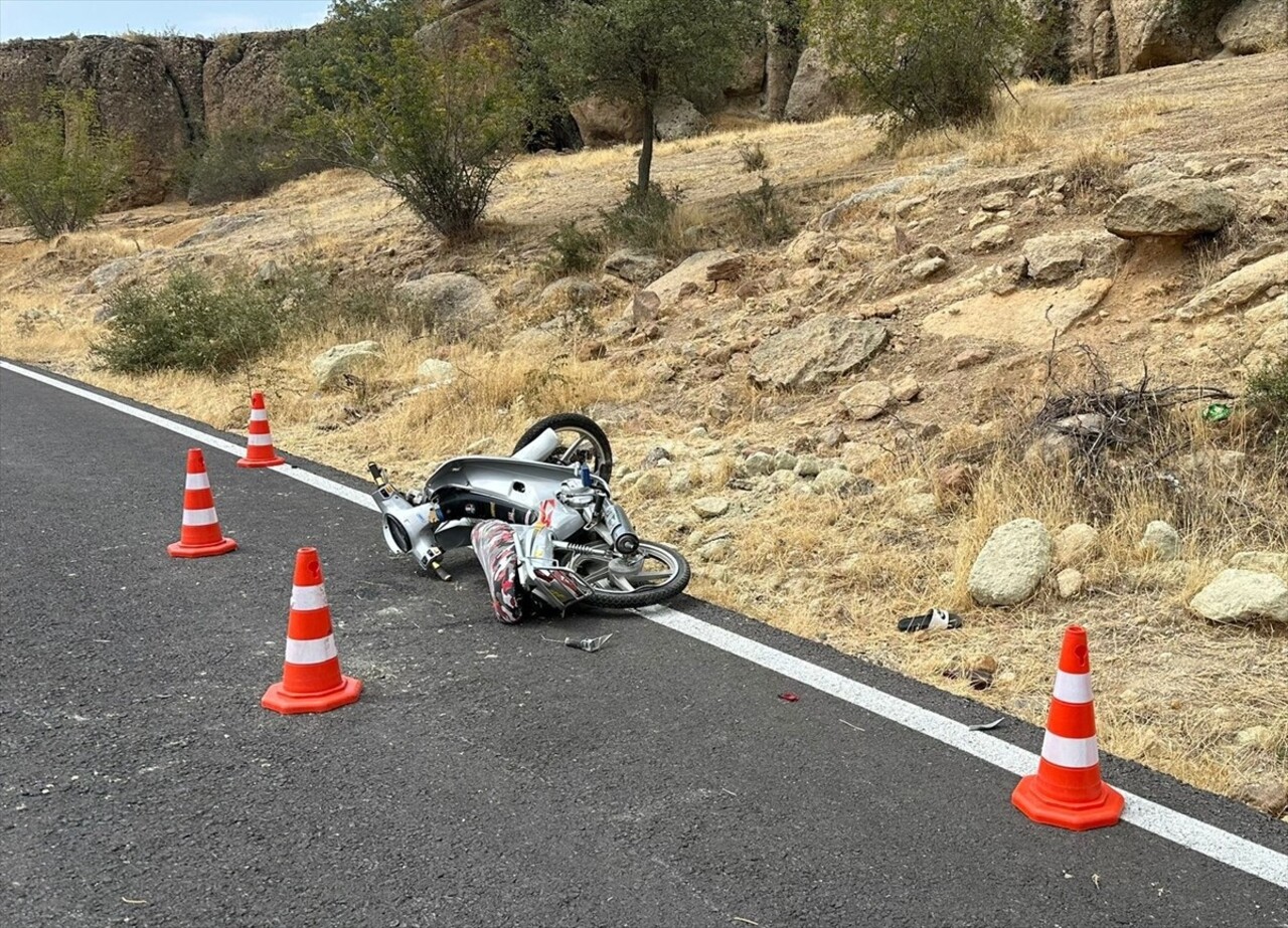 Uşak'ın Eşme ilçesinde devrilen motosikletteki 16 yaşındaki çocuk öldü, 13 yaşındaki çocuk ise...