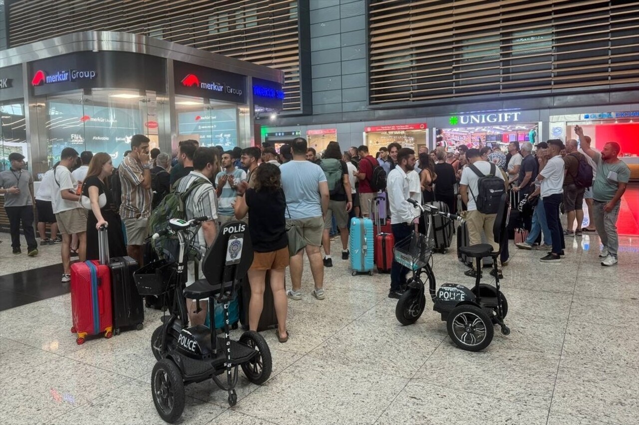 Karadağ'ın hava yolu şirketi Air Montenegro'nun İstanbul'dan Tivat'a yapılması planlanan dün ve...