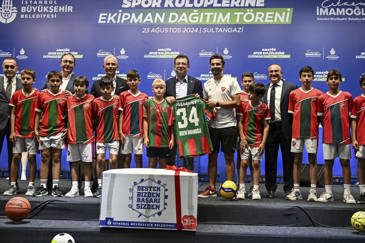 İstanbul Büyükşehir Belediyesi (İBB), amatör spor kulüplerine ekipman desteğinde bulundu. İBB...