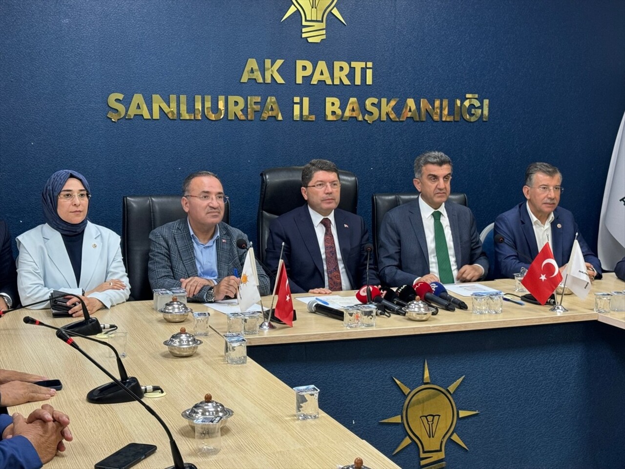 Adalet Bakanı Yılmaz Tunç, AK Parti Şanlıurfa İl Başkanlığı'nı ziyaret etti.