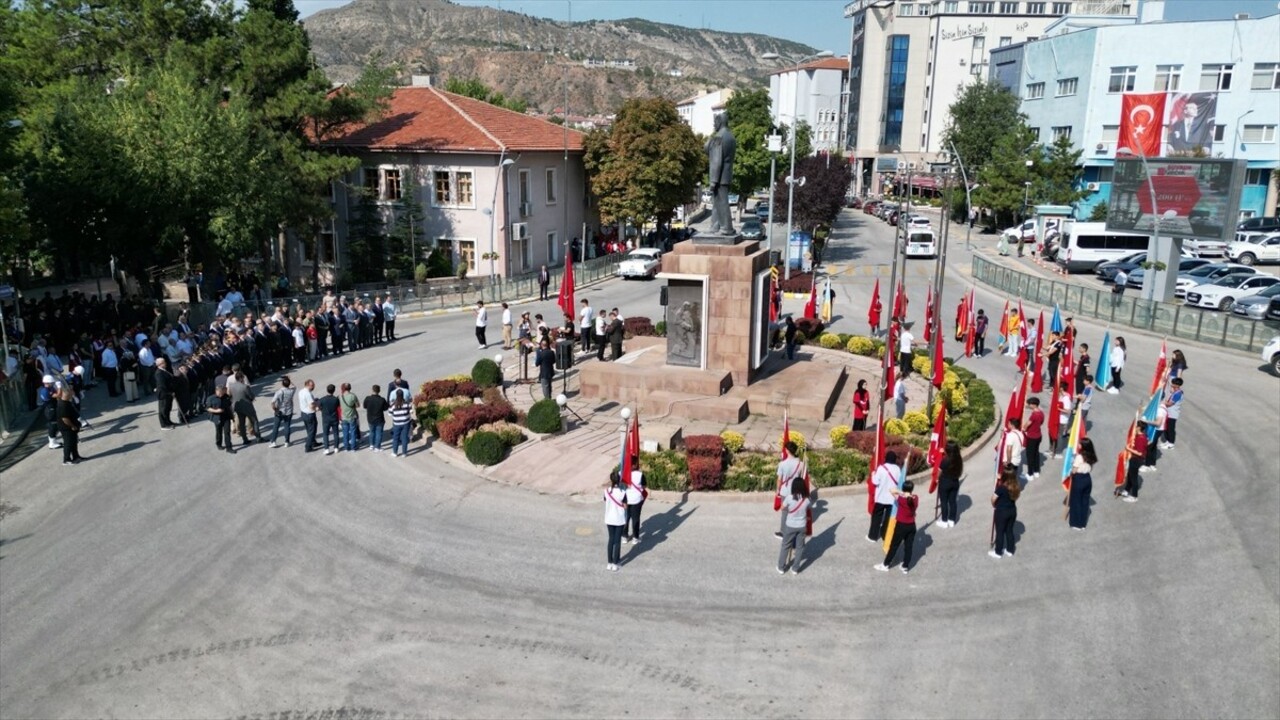 Atatürk'ün Çankırı'ya gelişinin 99. yıl dönümü dolayısıyla tören düzenlendi. Saygı duruşunda...